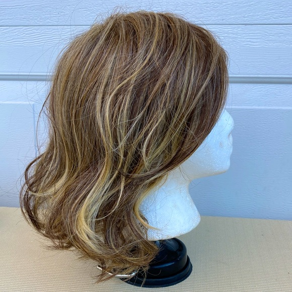 Wave It Off Wig by Hairdo Hairuwear) in Glazed Mocha - Picture 4 of 7